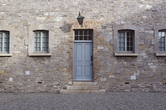 6 Expert Tips for Making Your Home’s Amazing Stone Walls Last Longer