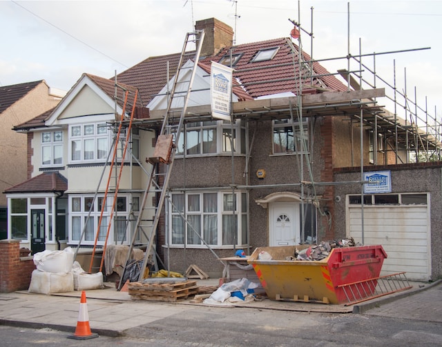 Can You Trust Your Contractor? 4 Surefire Signs You’re Being Conned!